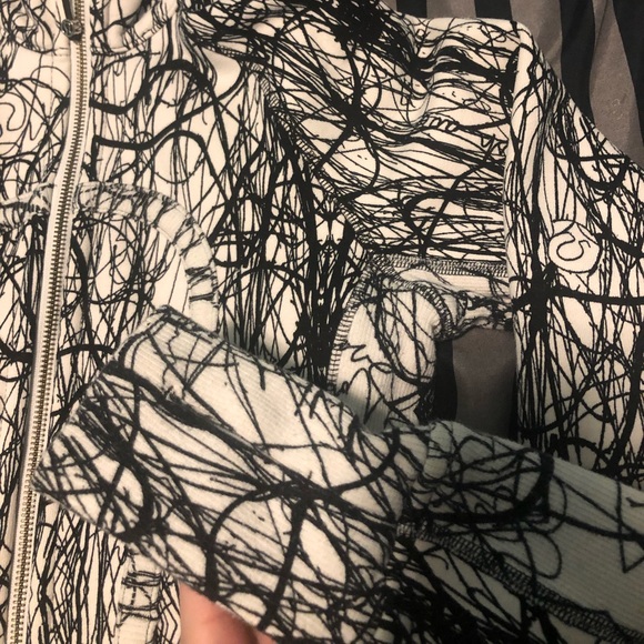 *Rare* Scuba Sweater - Picture 5 of 7